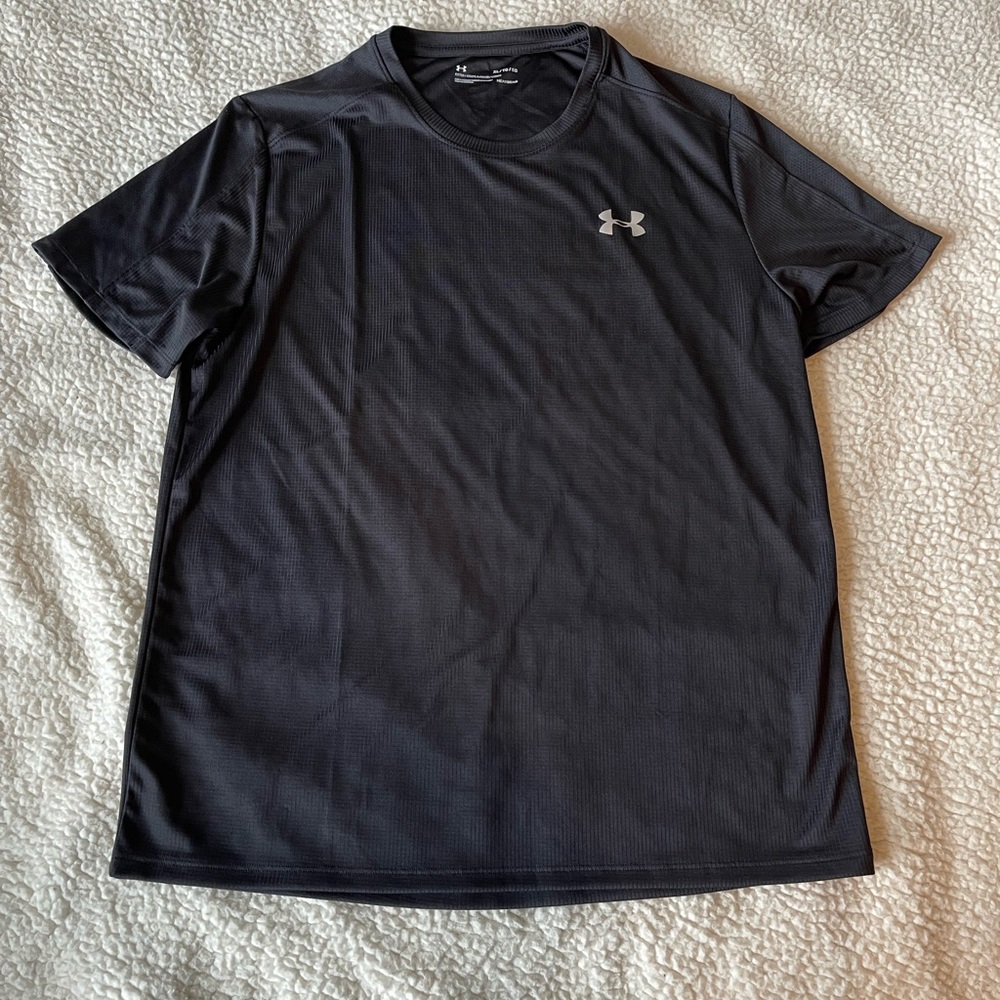 NWOT Under  Armour Heat Gear Mens Fitted Workout T Shirt XL Short Sleeve Black